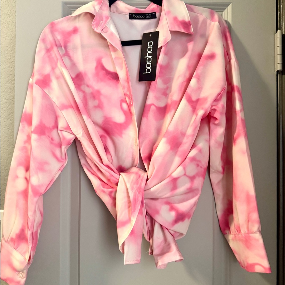 NWT Boohoo Pink and White Tie-Dye Blouse